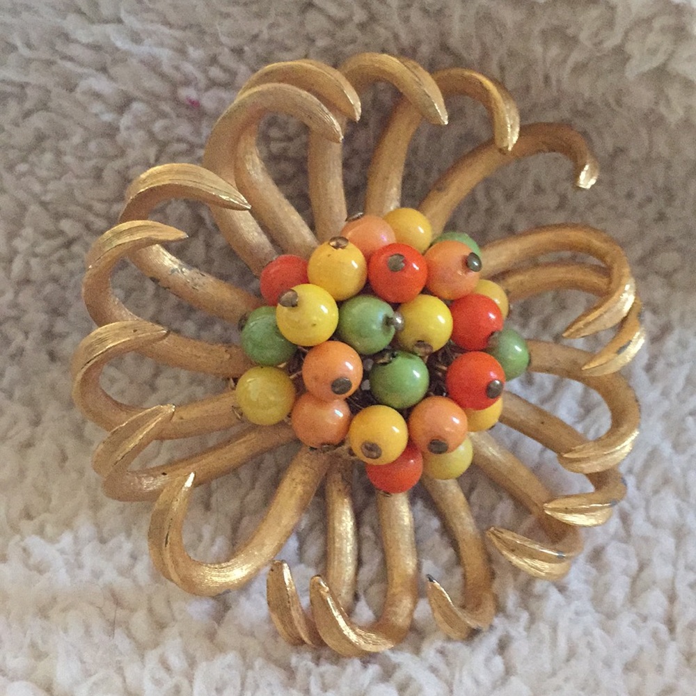 Vintage 1950s broach Cuban Carmen Miranda style. - Picture 5 of 5